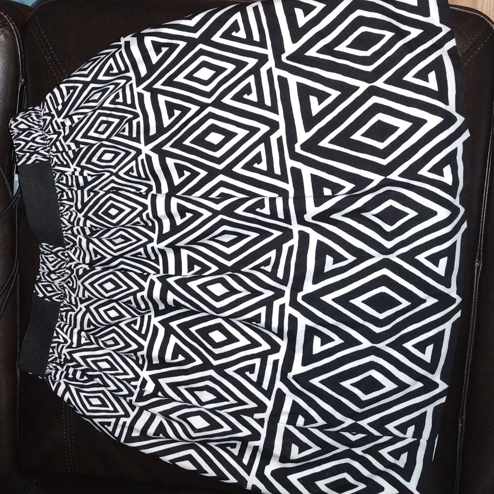 White House Black Market XS Skirt